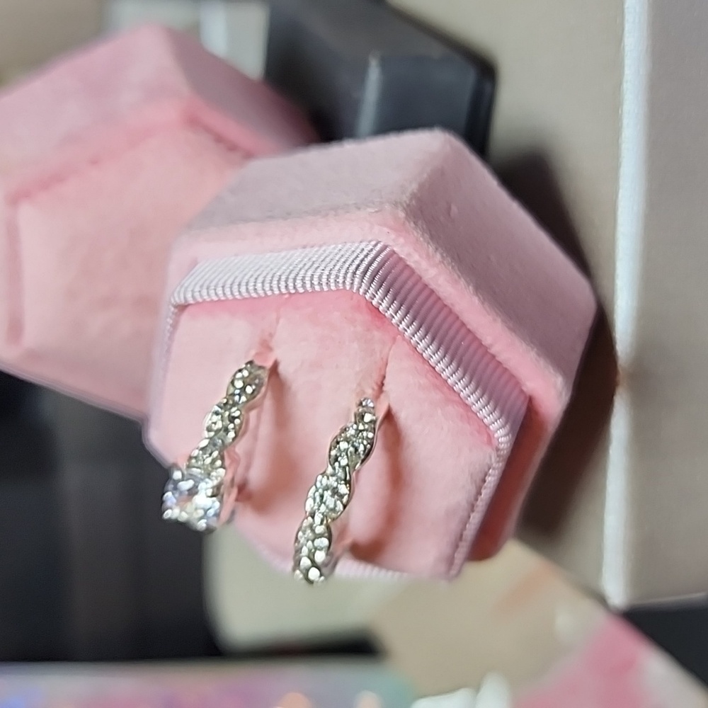 New Elegant 2pc Wedding Ring Set - Picture 4 of 11